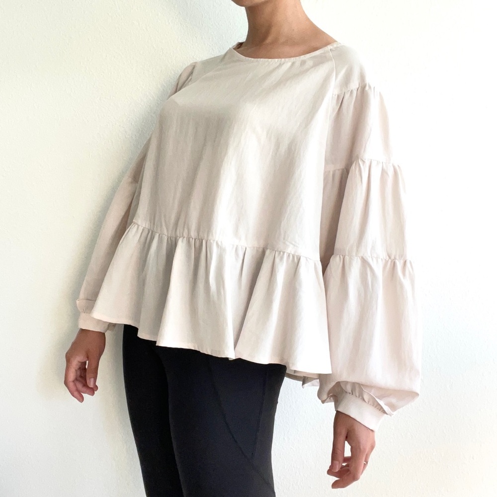 Anthropologie No Less Than poet sleeves ruffled cream top / blouse - Picture 3 of 15